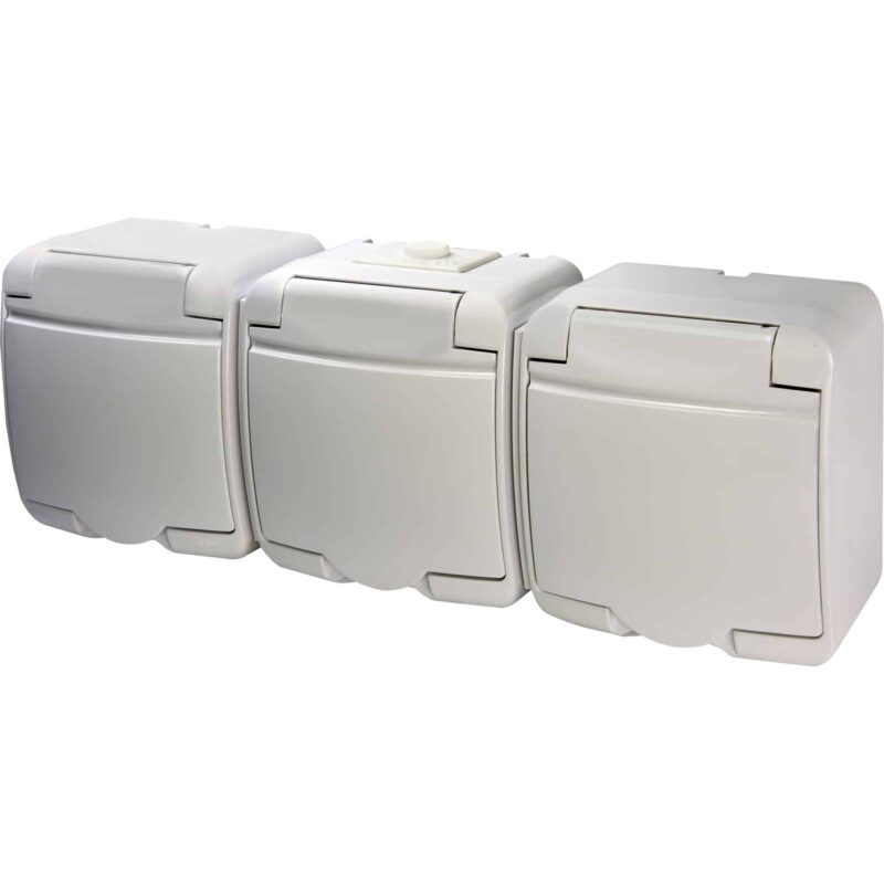 Priza tripla 2P+E cu capac opac, aplicata, alb, IP44 - SKU:  4668023